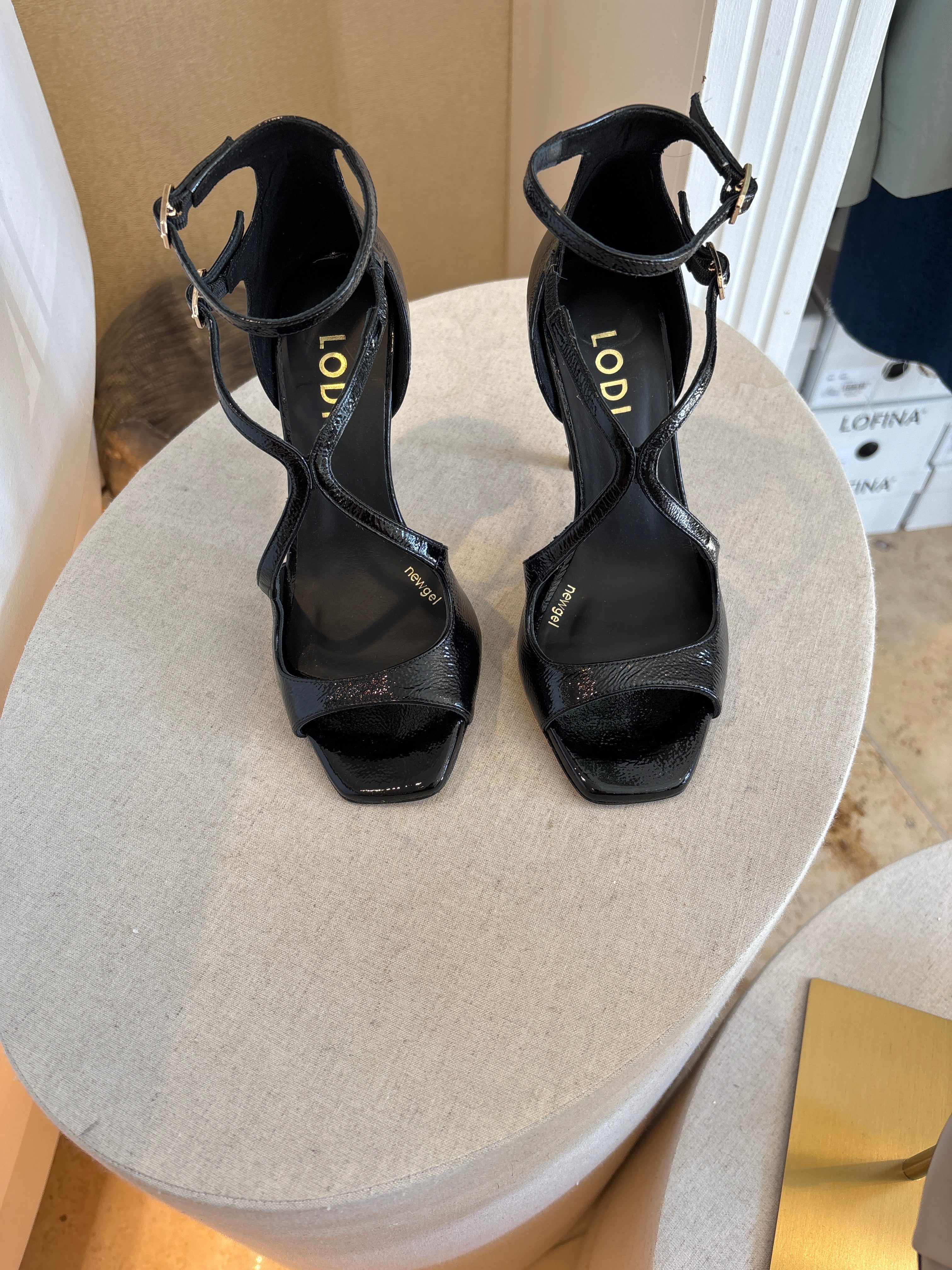 LODI BLACK SANDALS SASUE
