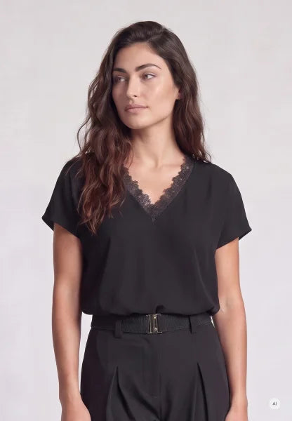Marc Aurel Top with lace neckline