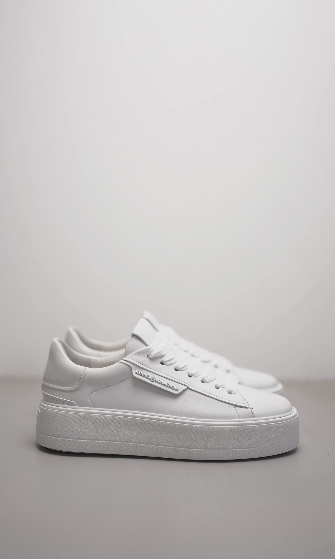 KENNEL & SCHMENGER Flo