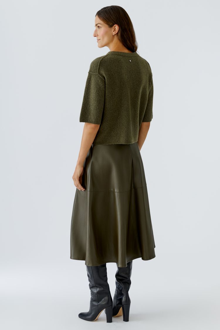 OUI pullover with outward seam