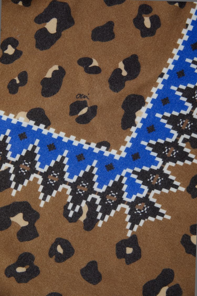 OUI Triangular scarf - dark camel blue