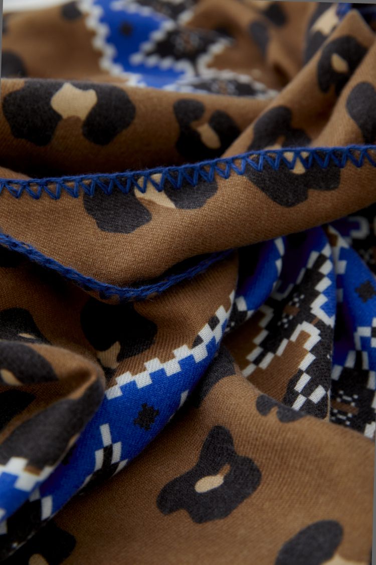 OUI Triangular scarf - dark camel blue