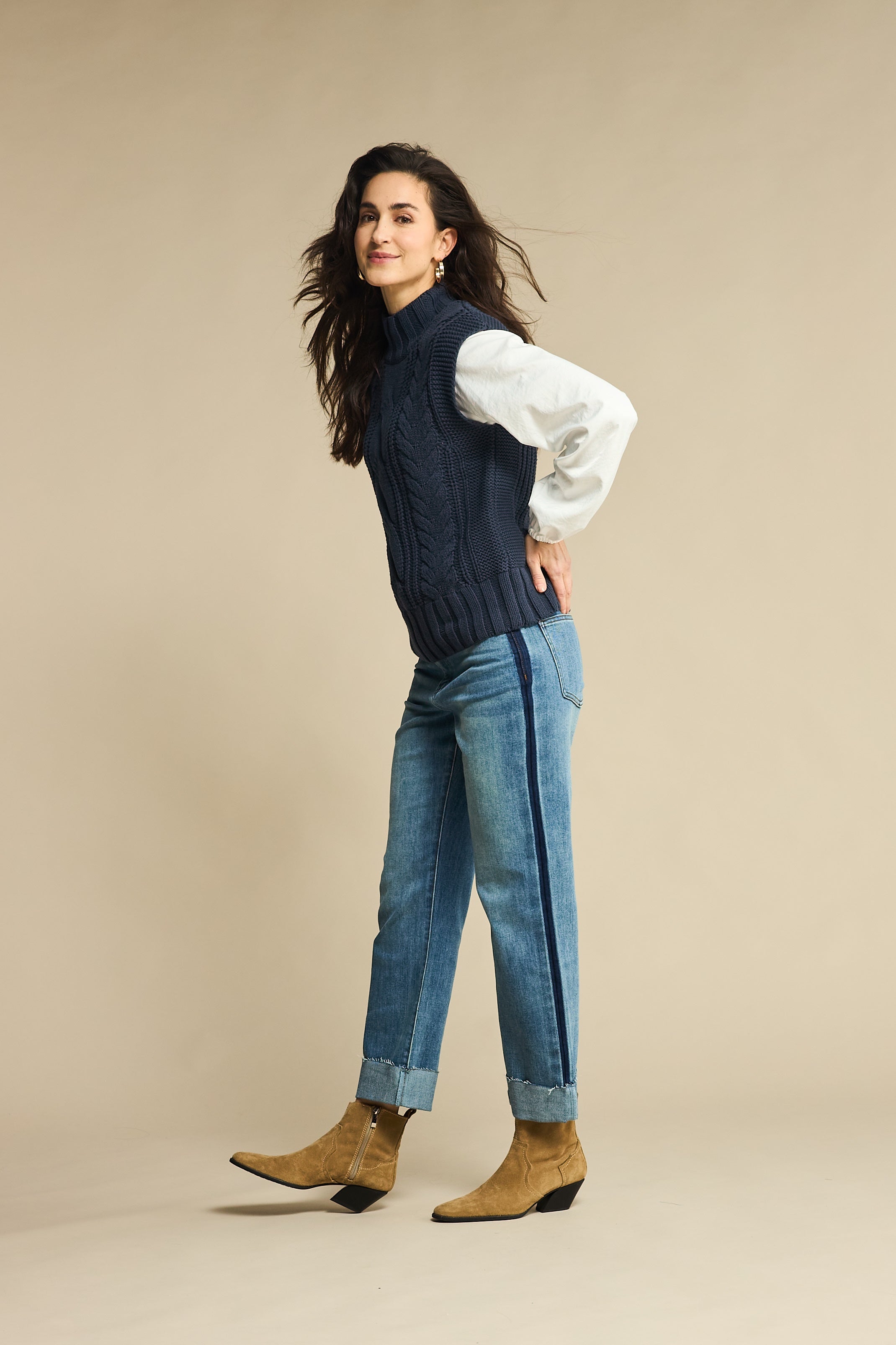 Red Button Kim Stone Used Contrast