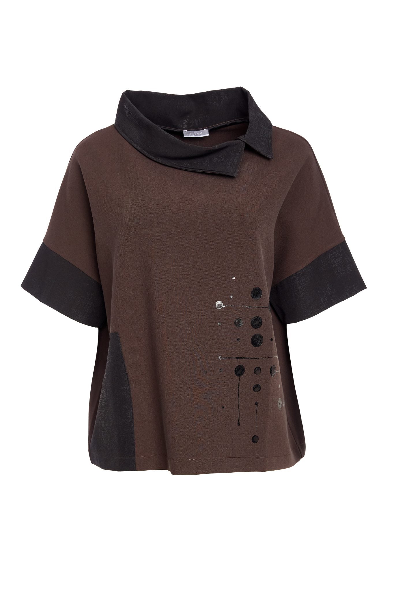 NAYA Placement print top with contrast cut away collar
