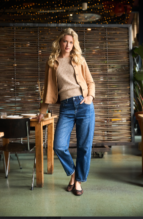 Red Button Caitlin Sidepatch