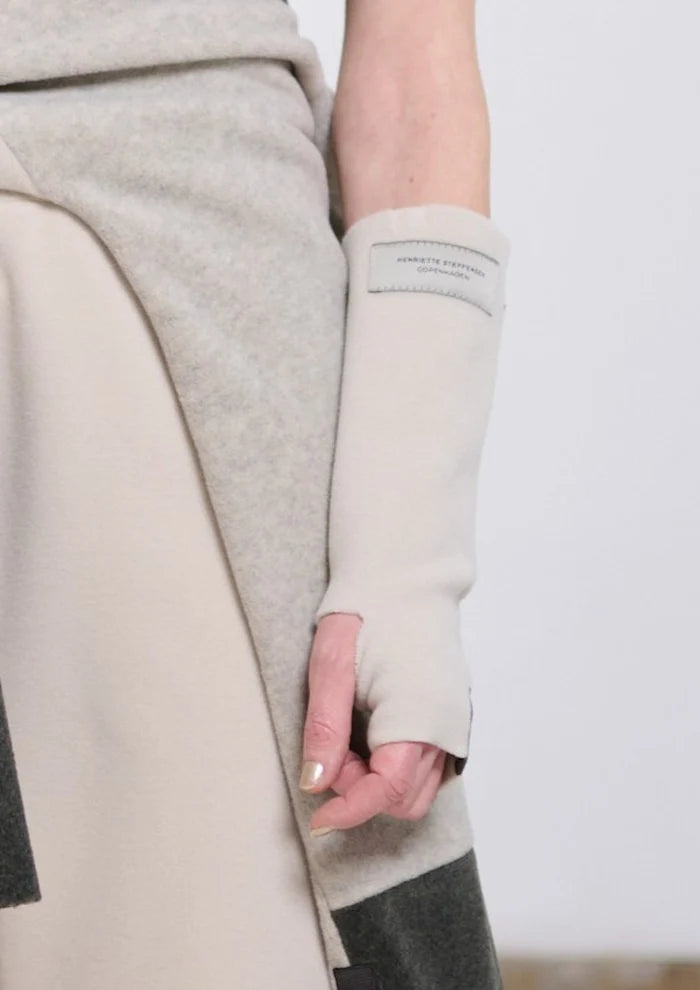 Henriette Steffensen WRIST WARMERS