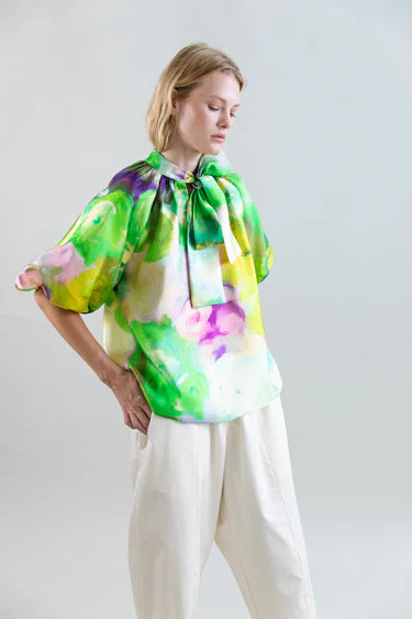 Psophia LOOSE-FIT BLOUSE WITH COCOON SLEEVES, V-NECK TIE, AND BLOOMLIGHT PRINT