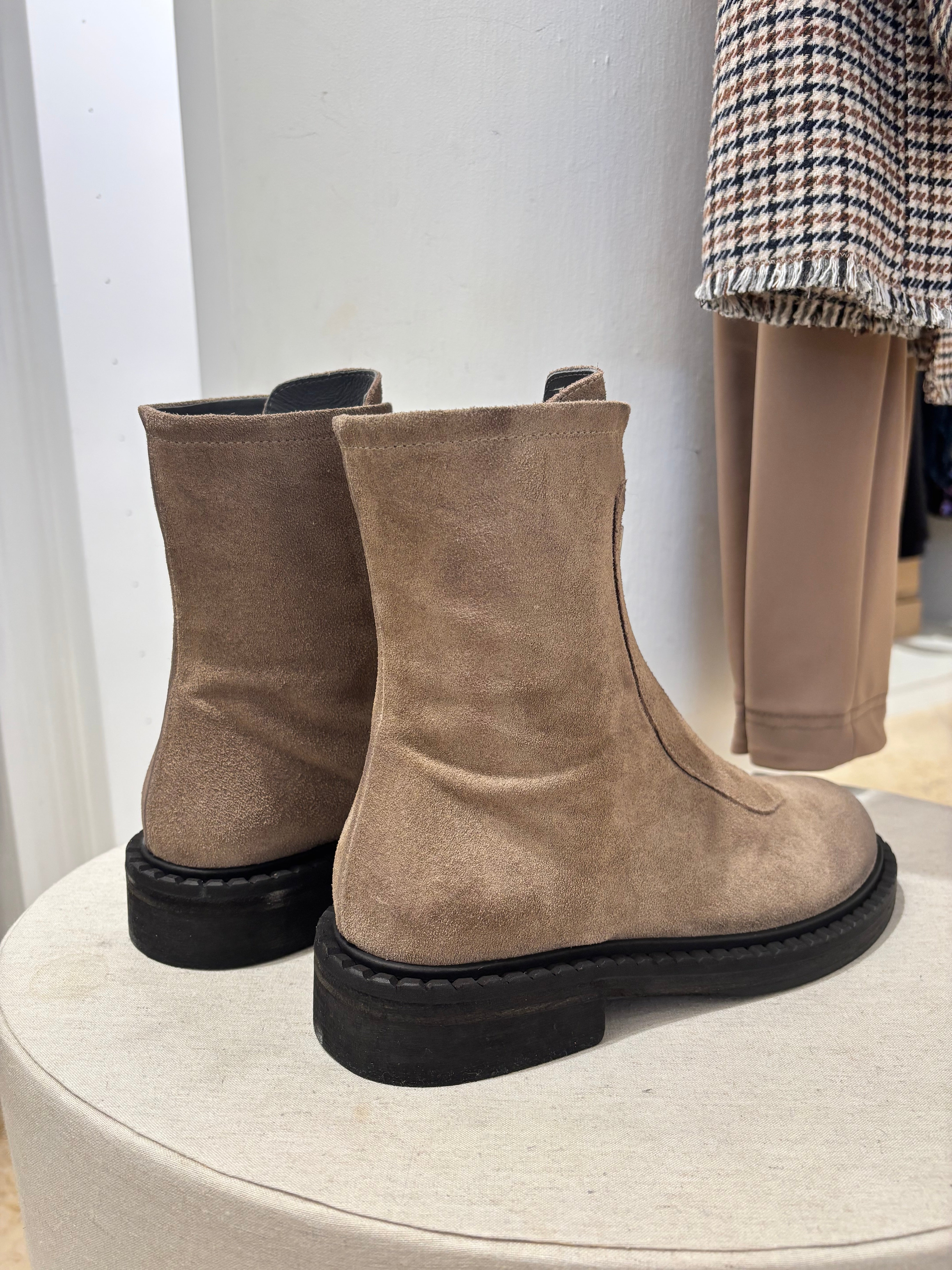 Lofina London cardboard