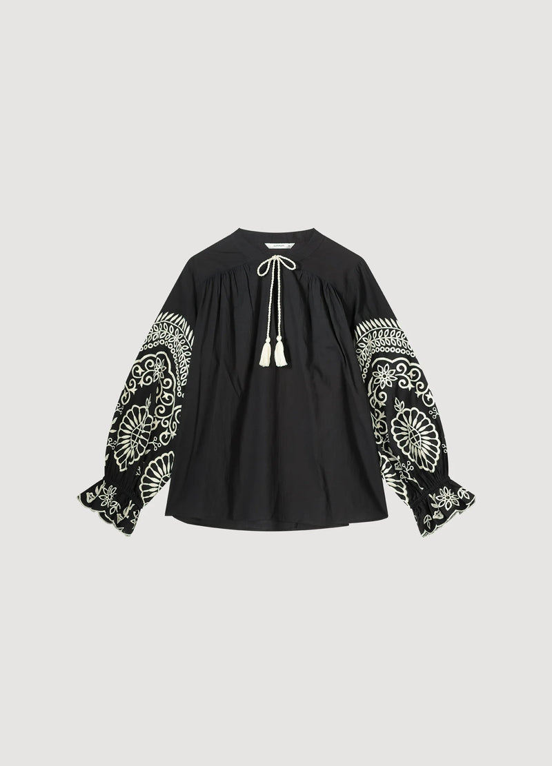 Summum Top with rich embroidery