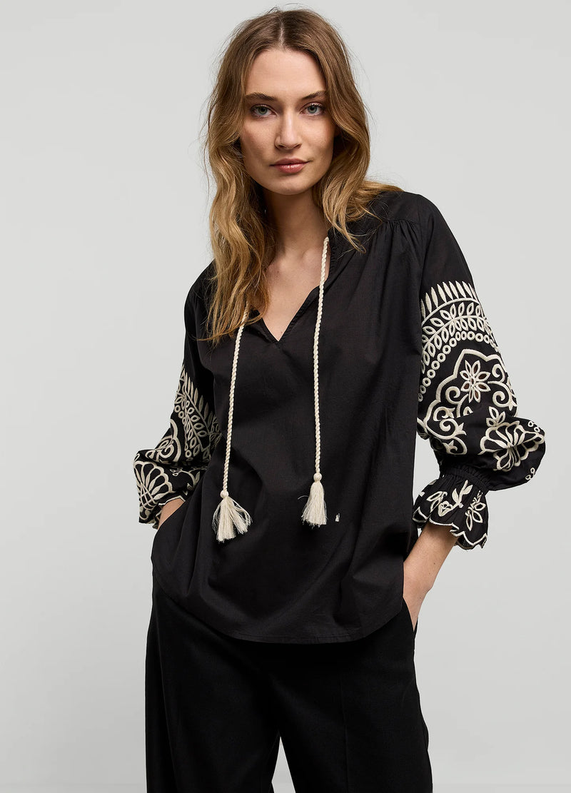 Summum Top with rich embroidery