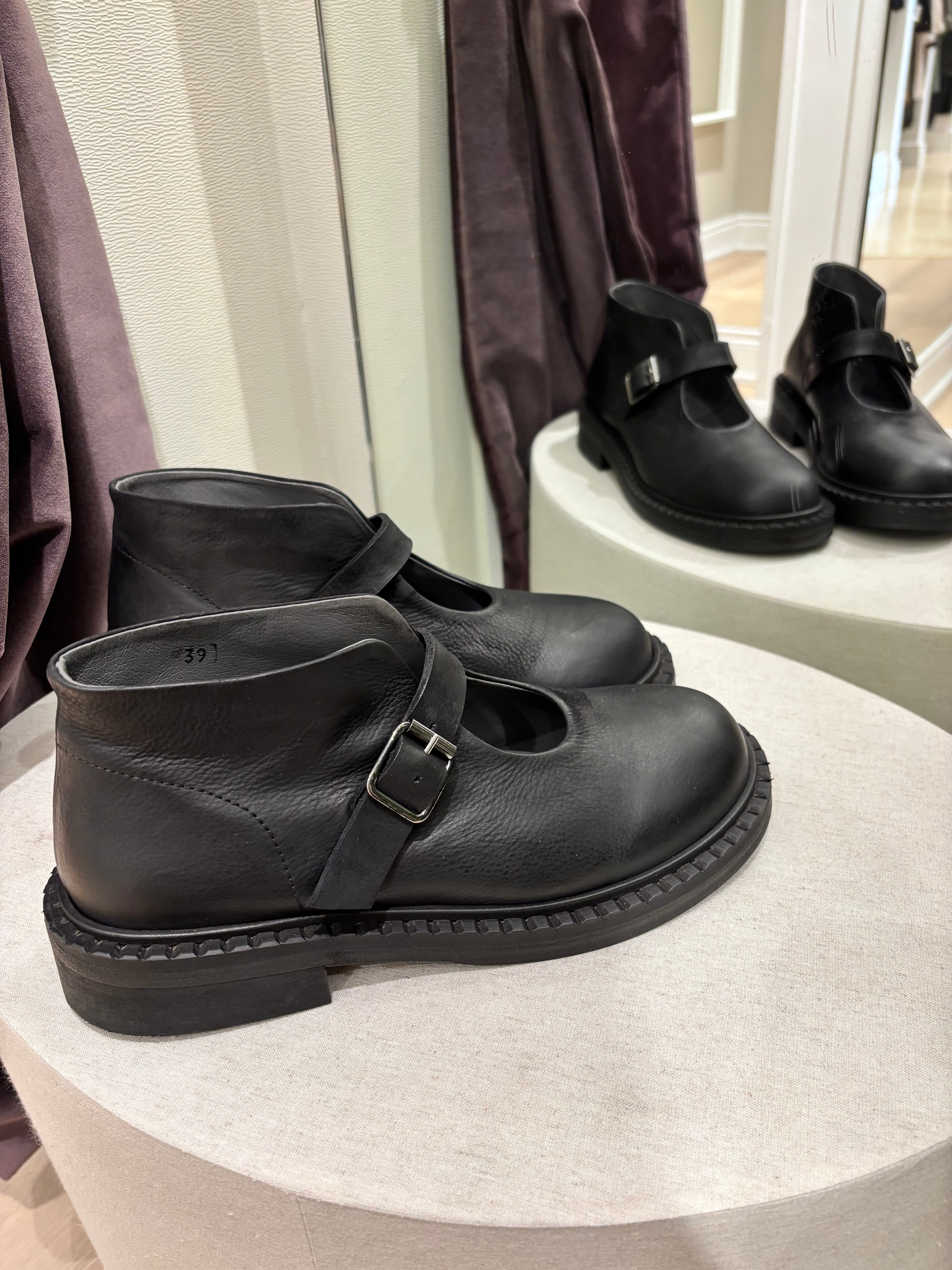 LOFINA Shoe