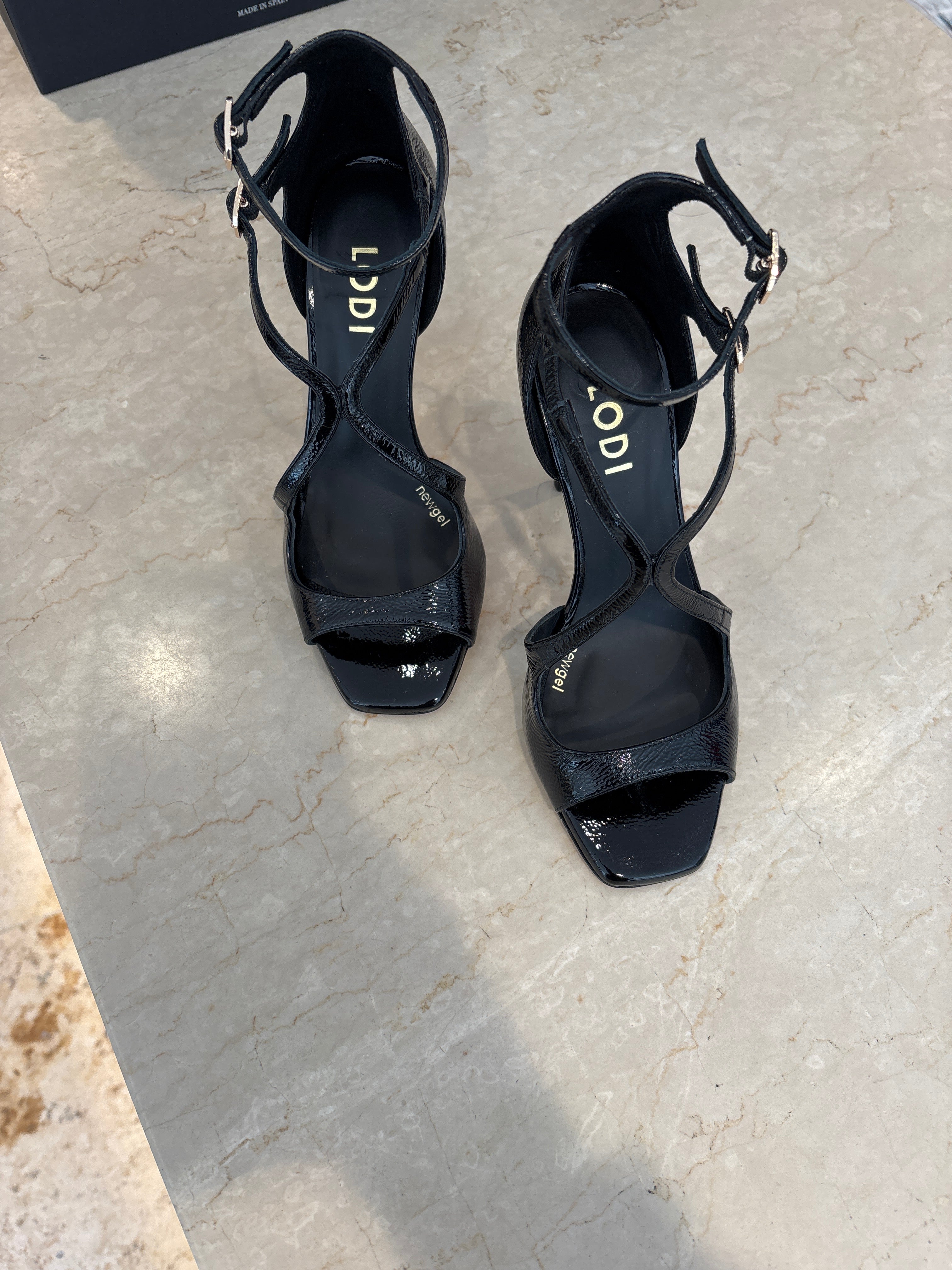 LODI BLACK SANDALS SASUE