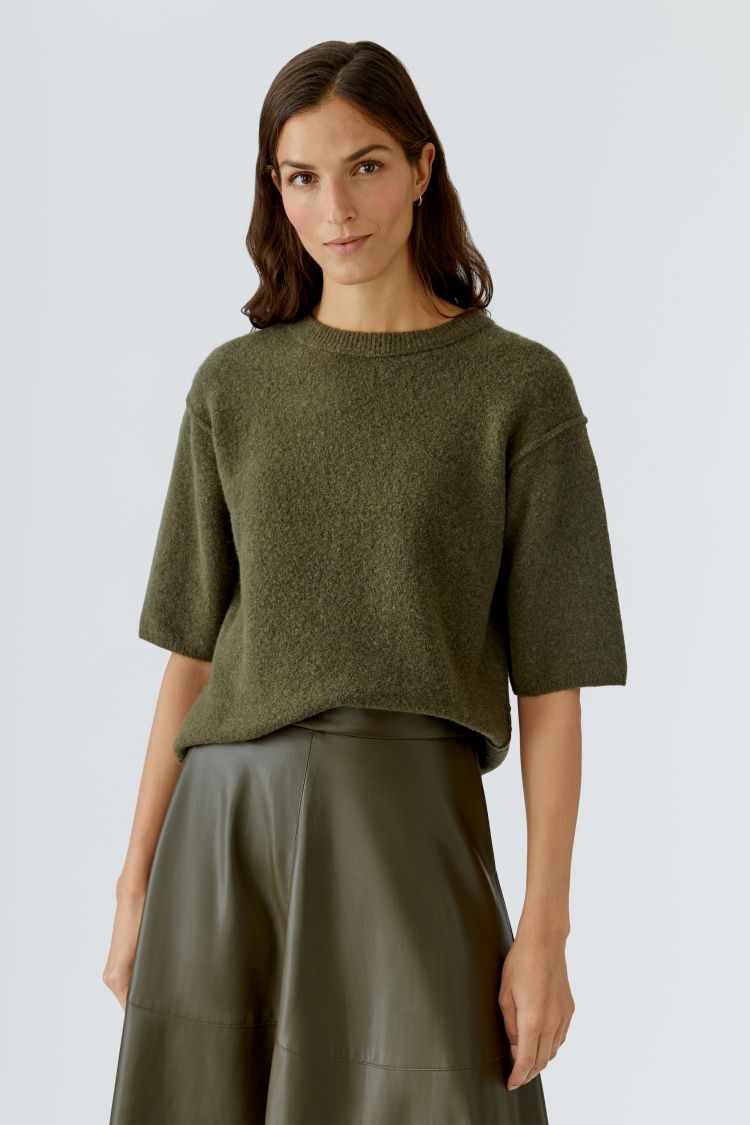 OUI pullover with outward seam