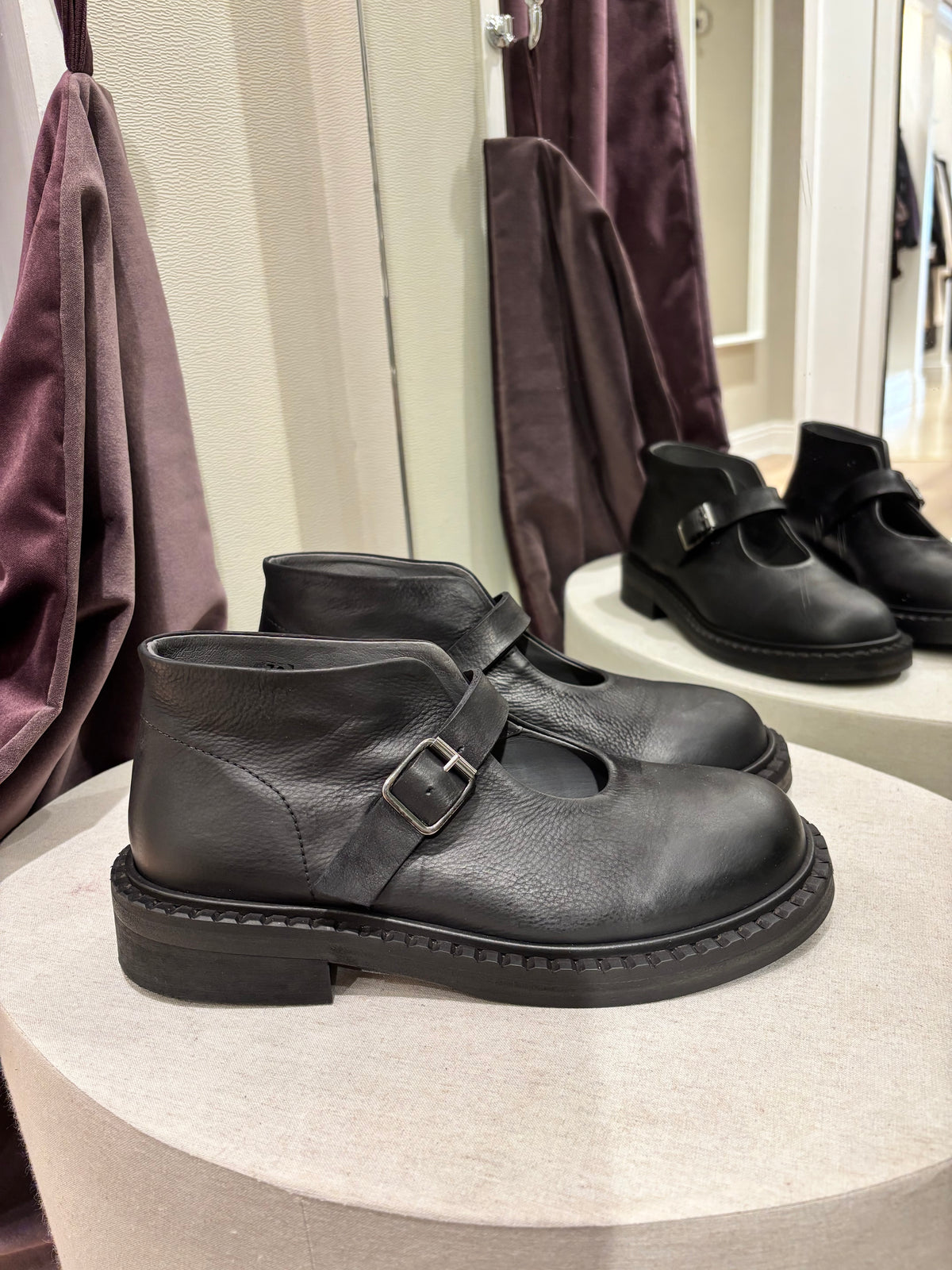 LOFINA Shoe