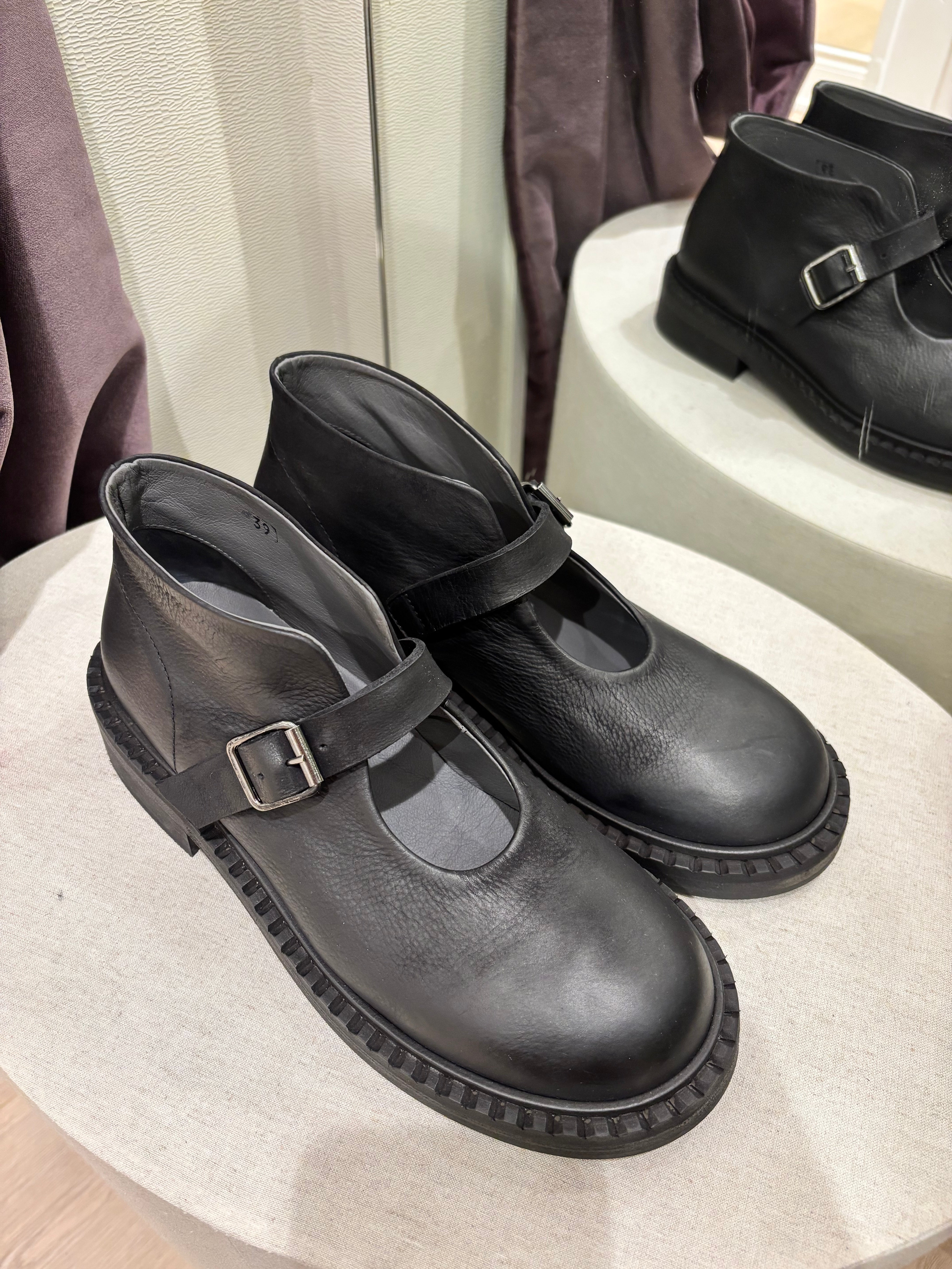 LOFINA Shoe
