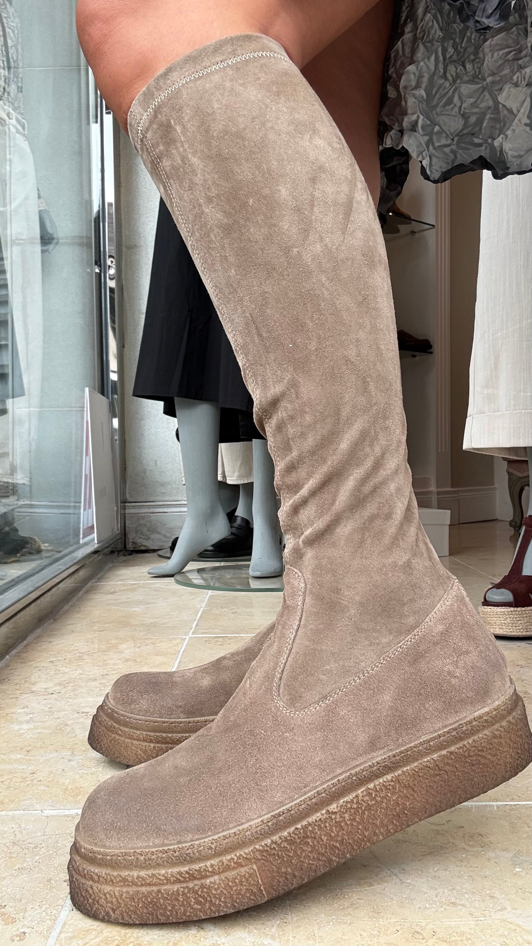 Lofina long suede boot