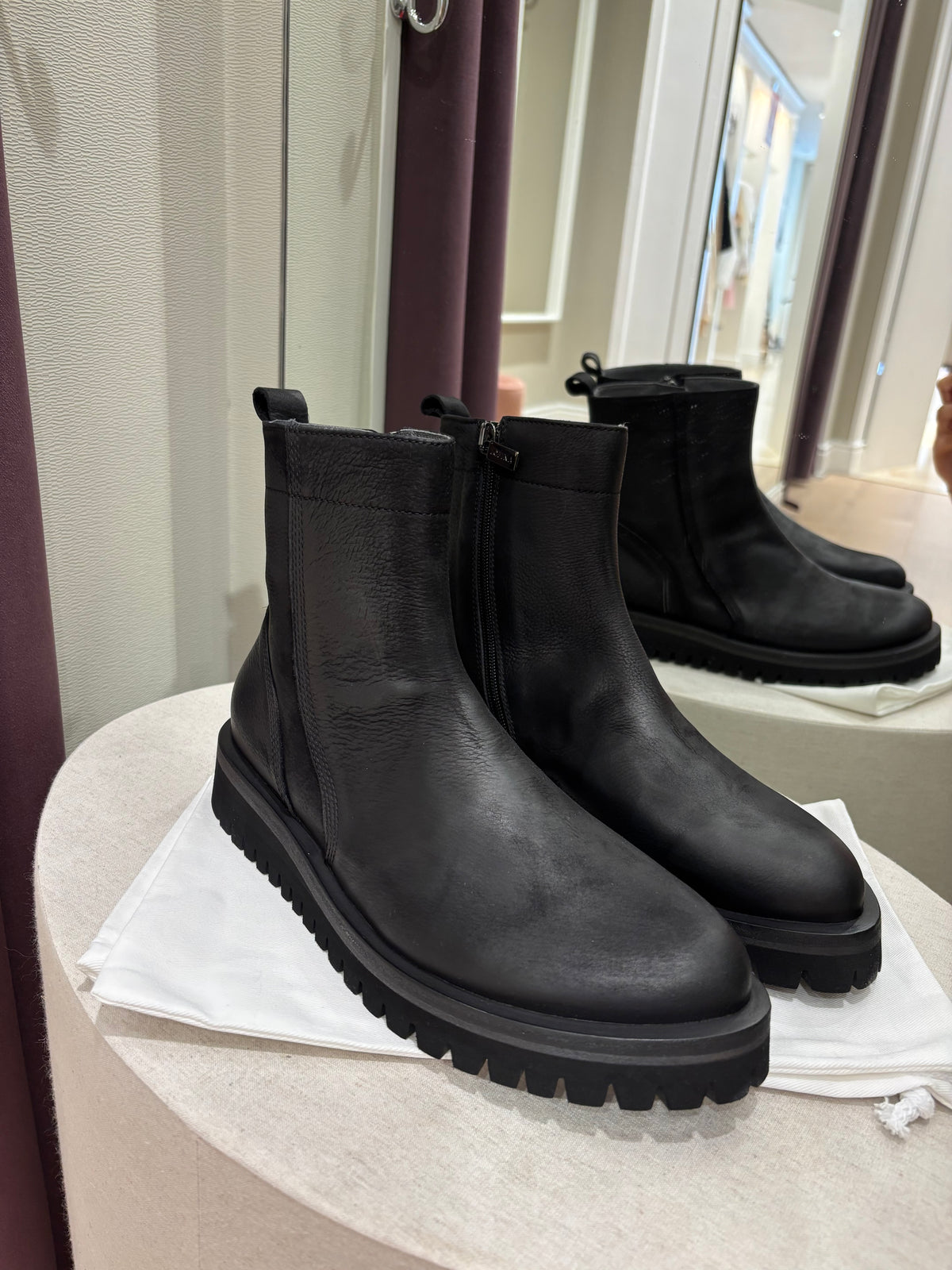 Lofina short leather boot