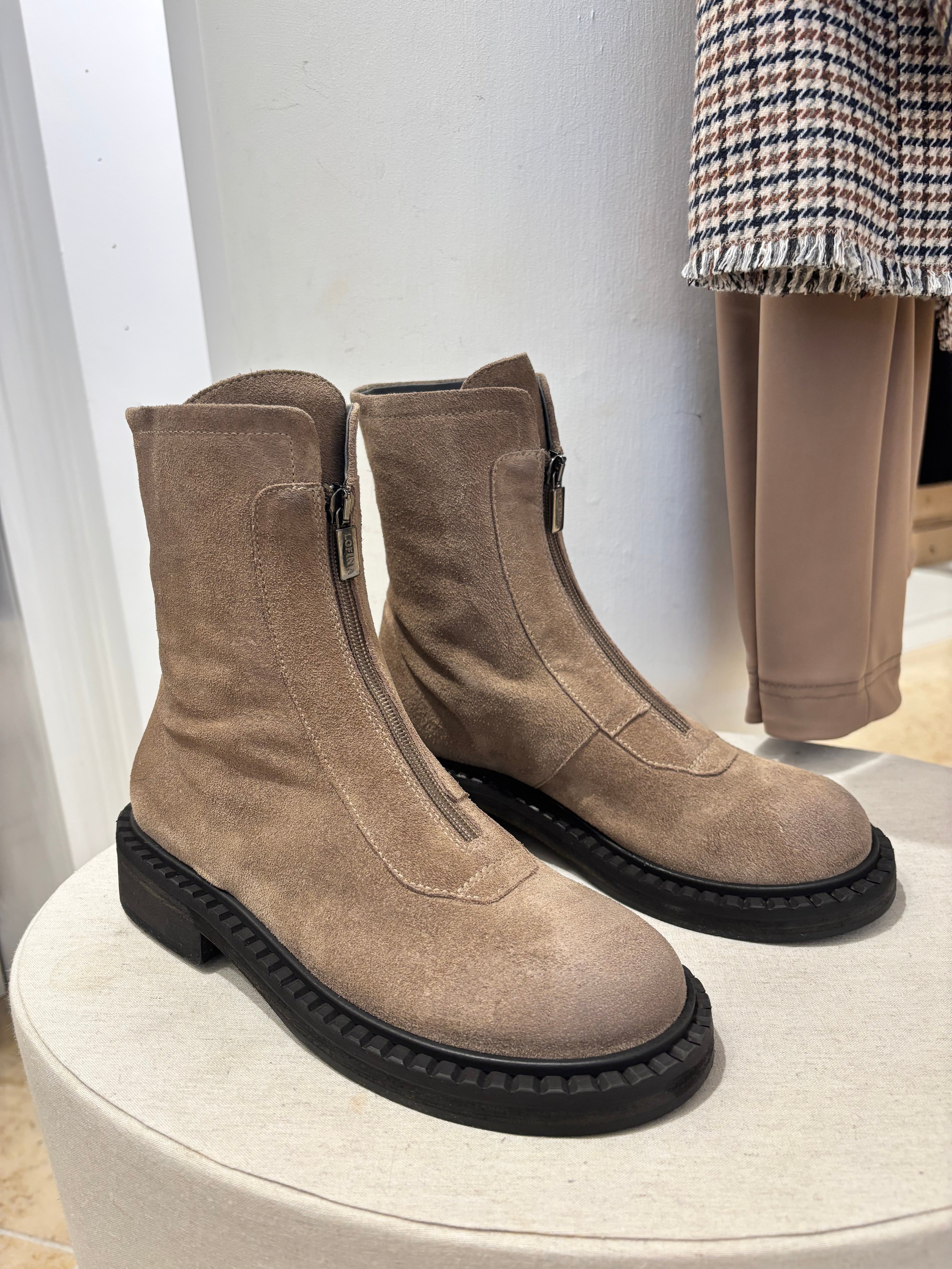 Lofina London cardboard