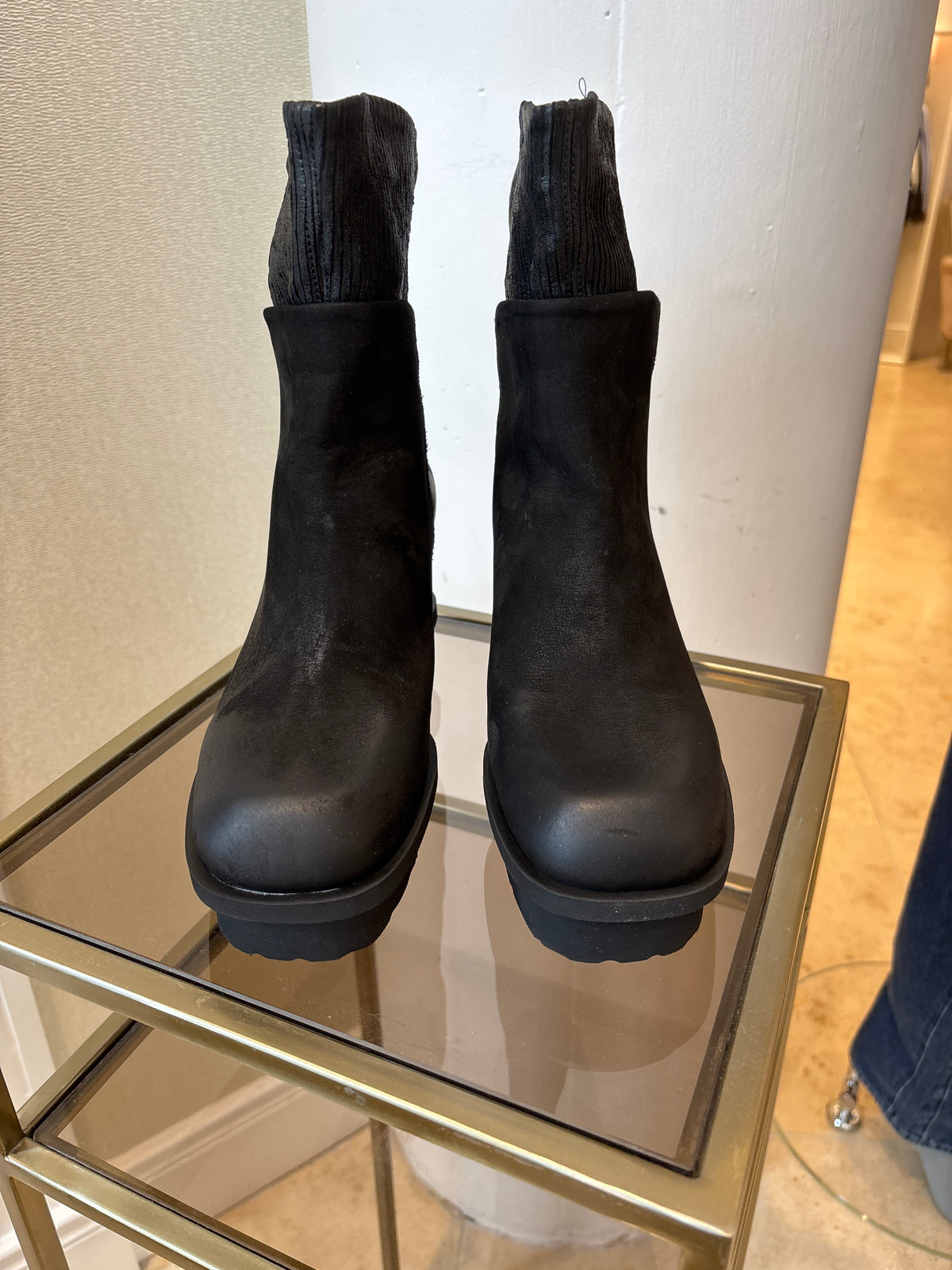 Patrizia Bonfanti Jun Nabuk Black