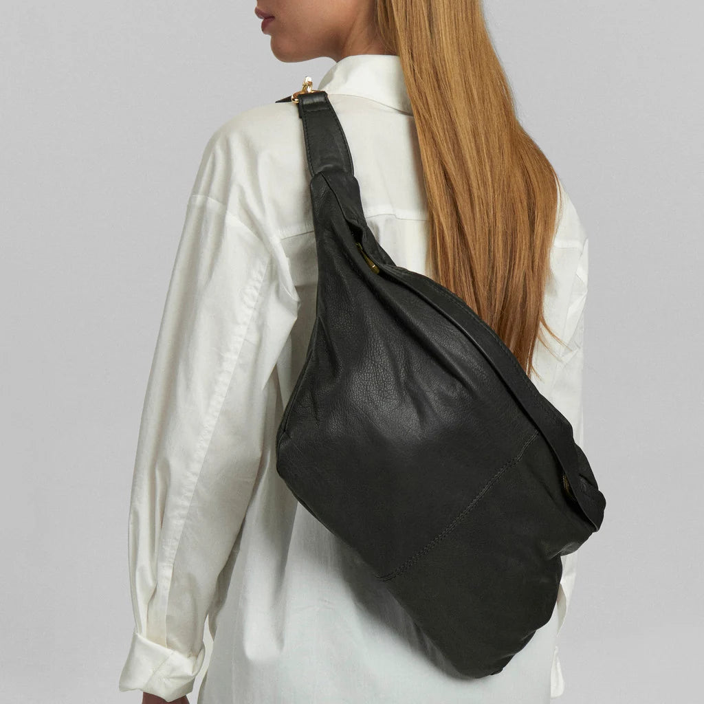 DEPECHE Leather bumbag with covered front zipper