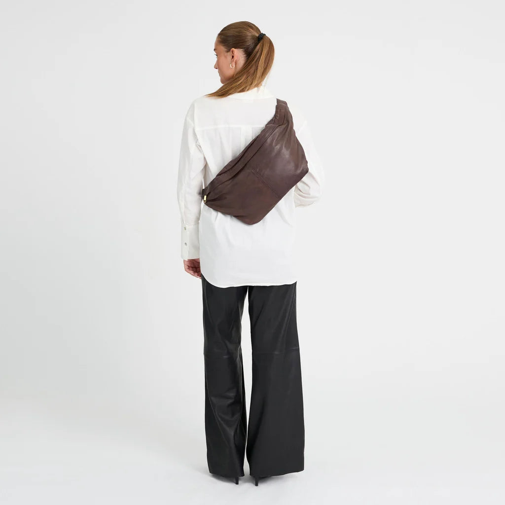 DEPECHE Leather bumbag with covered front zipper