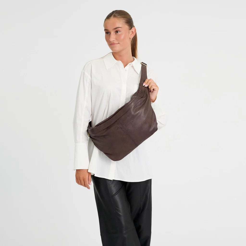 DEPECHE Leather bumbag with covered front zipper