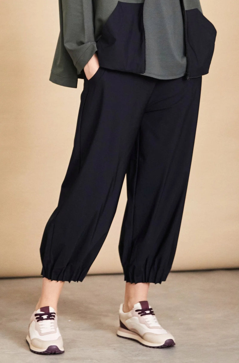 NAYA Trouser with pin tuck hem