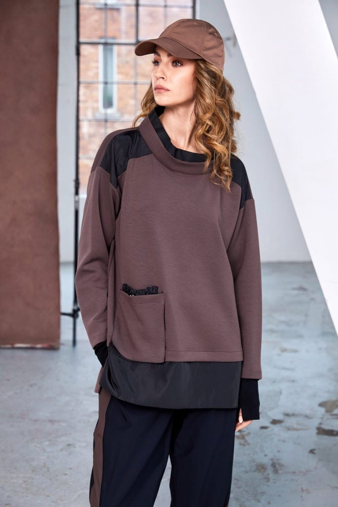 NAYA Soft sweatshirt with contrast at shoulder and hem with pocket detail