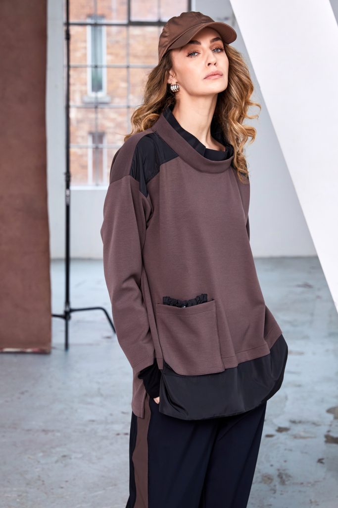 NAYA Soft sweatshirt with contrast at shoulder and hem with pocket detail
