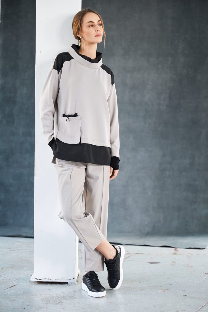 NAYA Soft sweatshirt with contrast at shoulder and hem with pocket detail