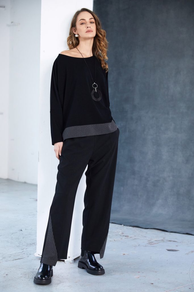 NAYA Round neck top with stripped hempanel and necklace