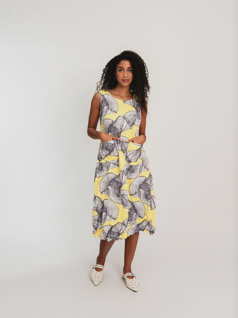 ALQUEMA Sleeveless Smash Yellow Fan